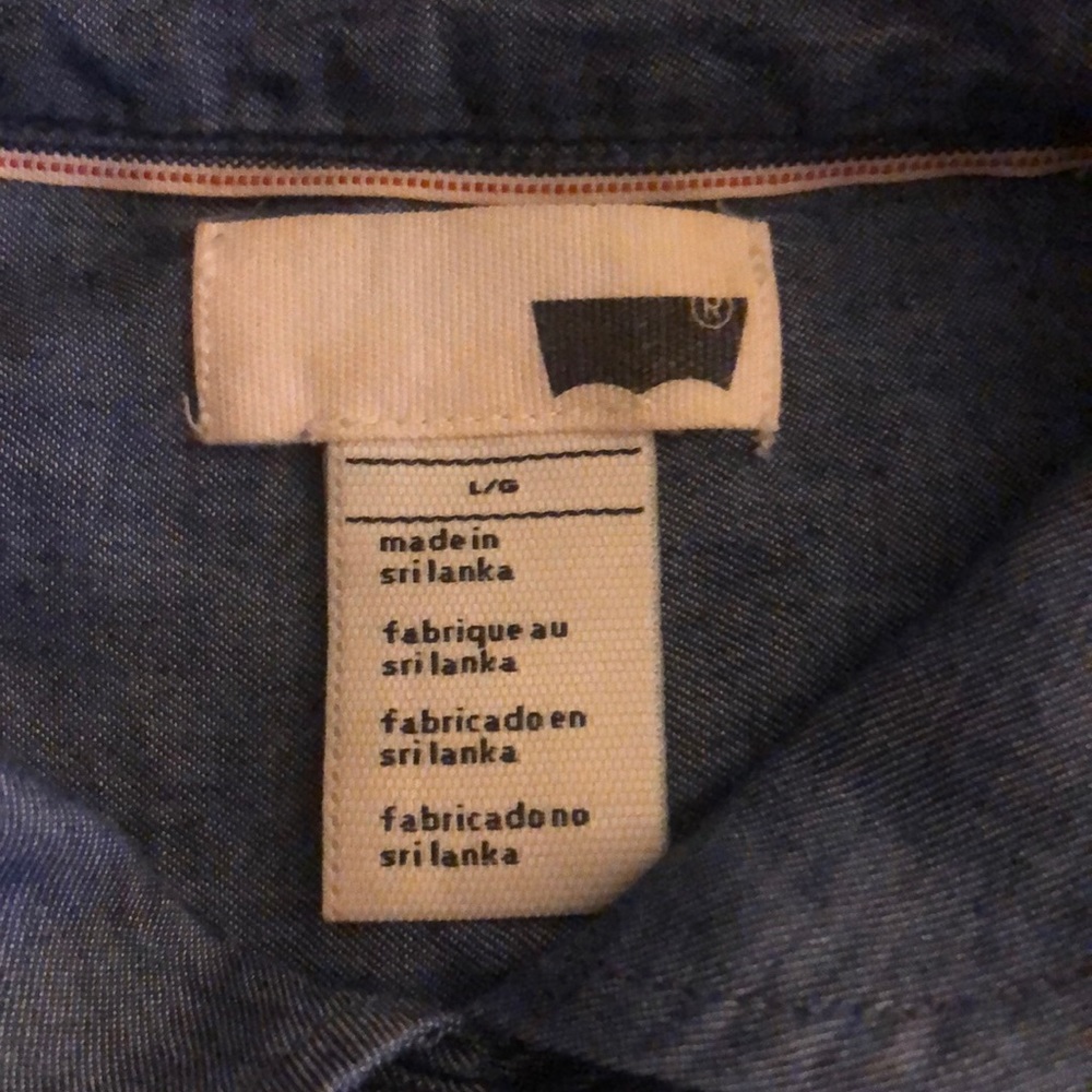 Levi’s button up - Picture 2 of 2